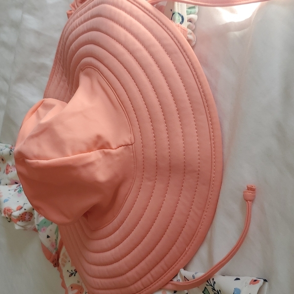 Adorable Rufflebutts Rashguard - Picture 9 of 10